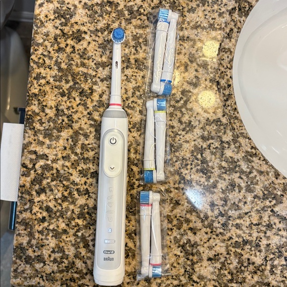 Oral B Electric Toothbrush with Charger, Case, and 6 replacement heads - Picture 2 of 6